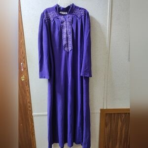 Vintage Vanity Fair Velour Sleepwear Medium Purple Floor Length Robe Kaftan